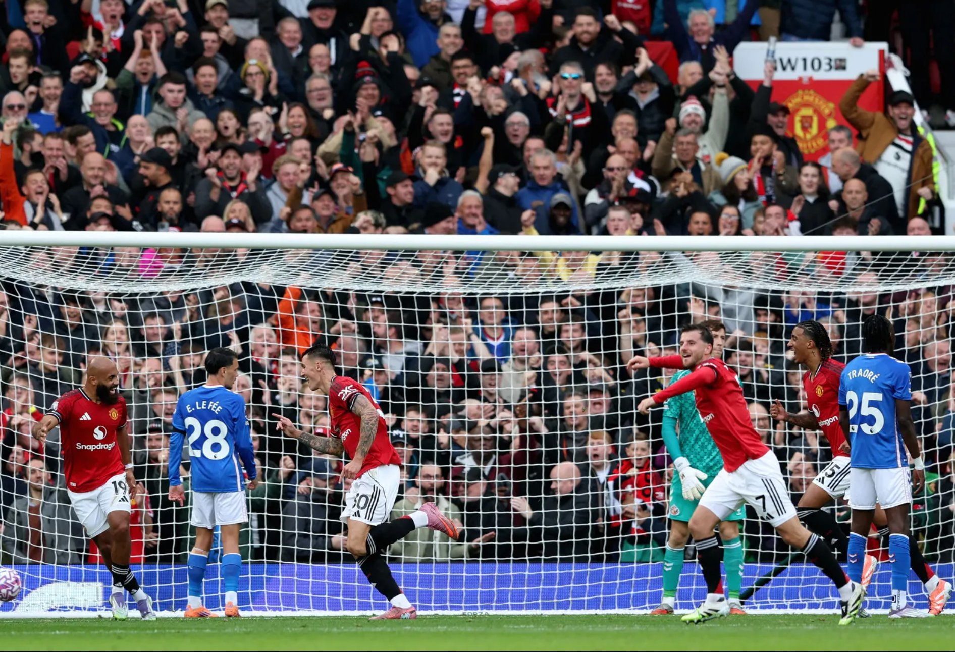 Mason Mount và Benjamin Sesko tỏa sáng, Man United thắng giải tỏa trước Sunderland - Ảnh 3.