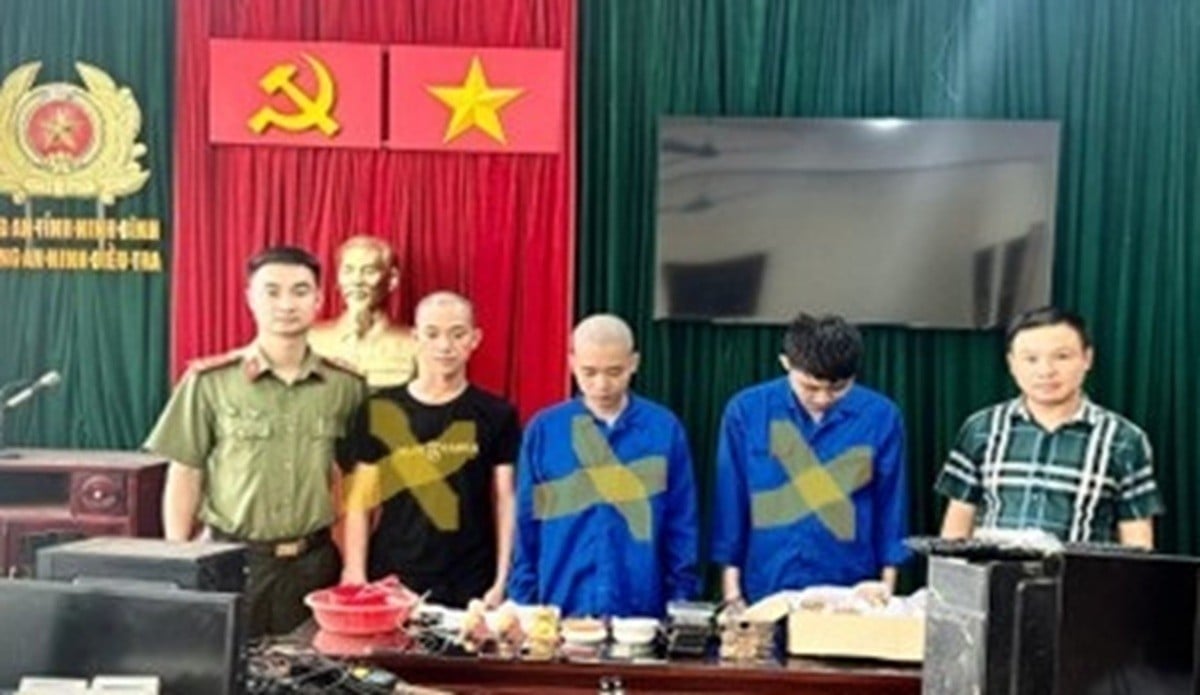 Bắt nhóm đối tượng Livestream bán đá quý lừa đảo hàng tỉ đồng - Ảnh 1.