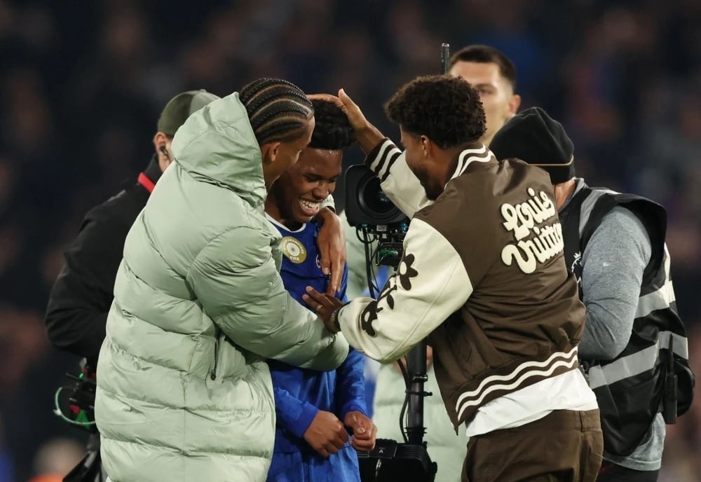 05-1759637158-chelsea-khien-liverpool-lo-dien-ban-the-mong-manh.webp