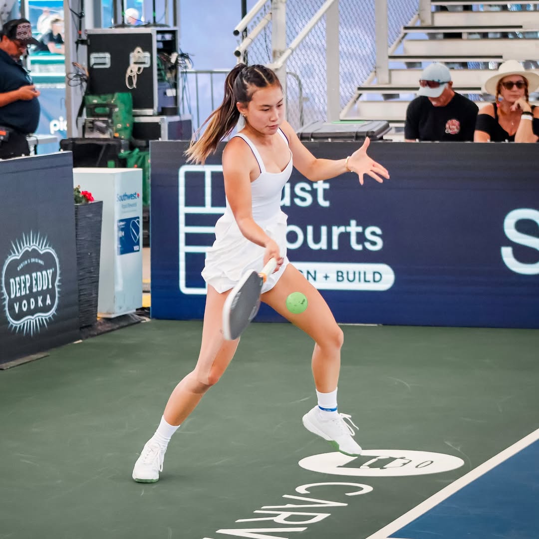 Alix Trương là ai mà hot đùng đùng, xả loạt ảnh ở Việt Nam toàn thấy đánh pickleball và ăn bánh mì? - Ảnh 6.