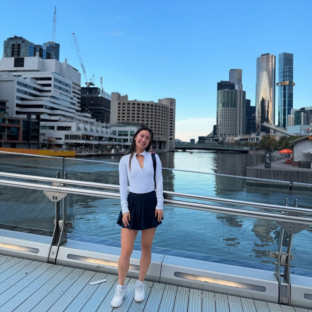 Alix Trương là ai mà hot đùng đùng, xả loạt ảnh ở Việt Nam toàn thấy đánh pickleball và ăn bánh mì? - Ảnh 13.