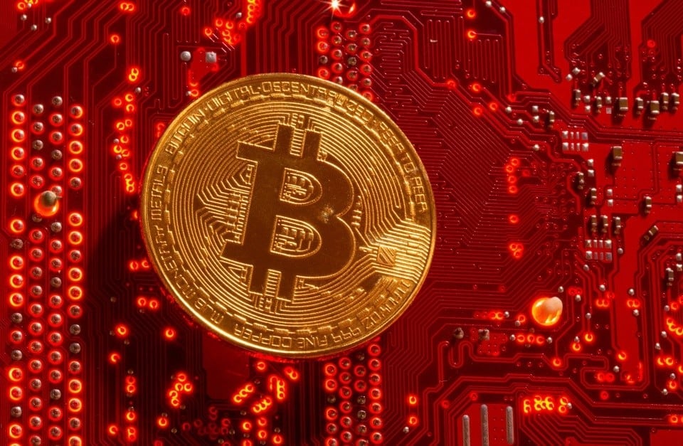 05-1759655298-bitcoin-pha-dinh-moi-thoi-dai.jpg