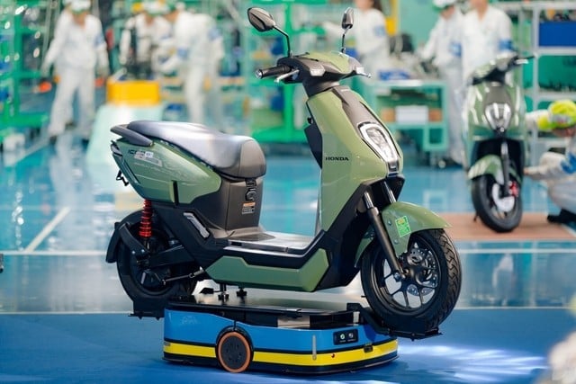Xe máy điện Honda đang được ưu đãi: Xe nhỏ nhưng cốp rộng thênh thang, giá chưa tới 30 triệu- Ảnh 1.