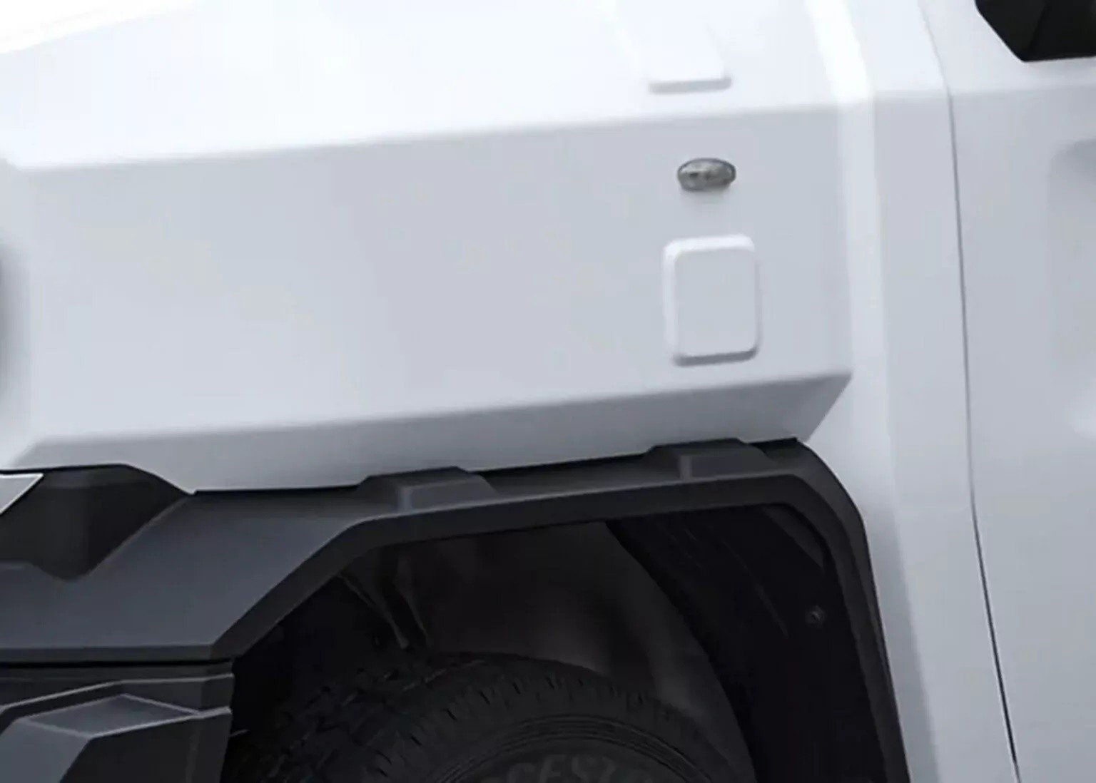Toyota Hilux ra bản 'tí hon': Trục cơ sở ngắn hơn cả Corolla Cross, siêu thực dụng, đắt hơn Hilux Champ bản thường- Ảnh 11.