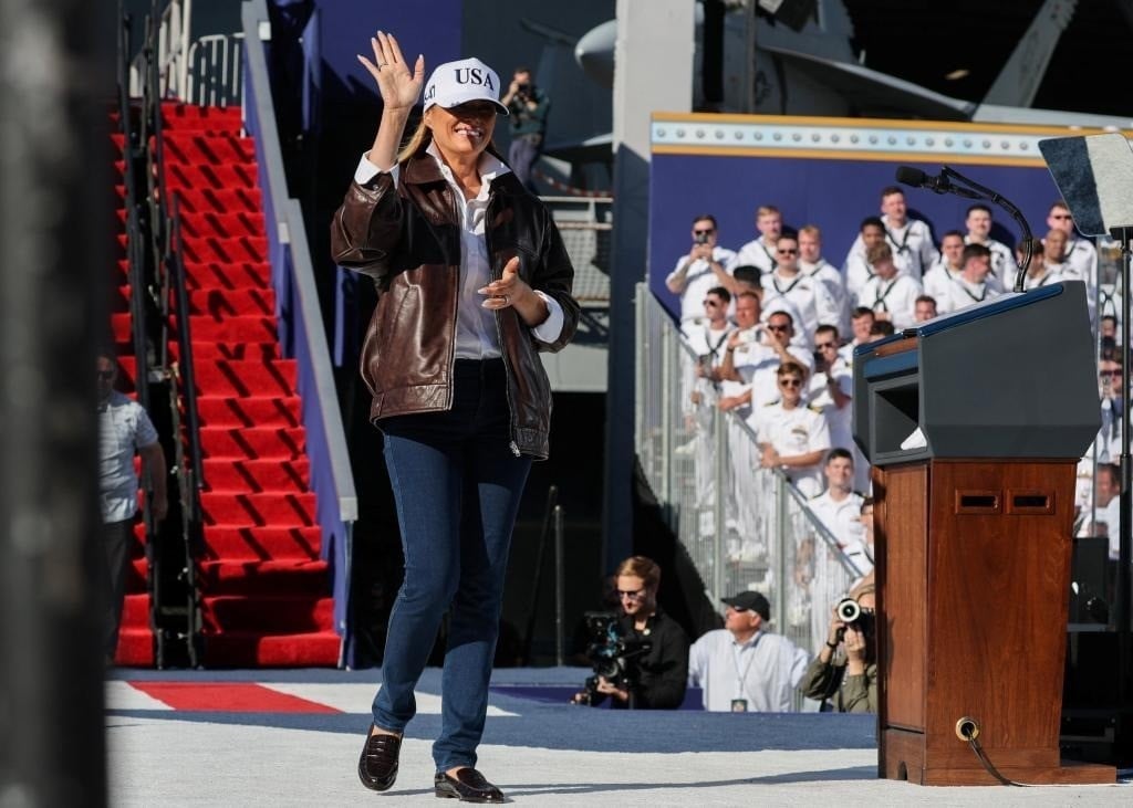 Khoảnh khắc tuyệt đối điện ảnh của bà Melania Trump- Ảnh 4.