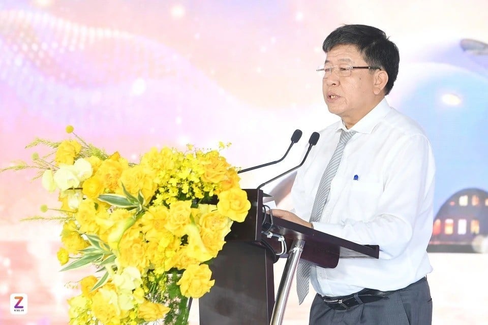 06-1759742615-can-canh-noi-sap-tro-thanh-nha-hat-opera-12700-ty-dong-ben-ho-tay.jpg