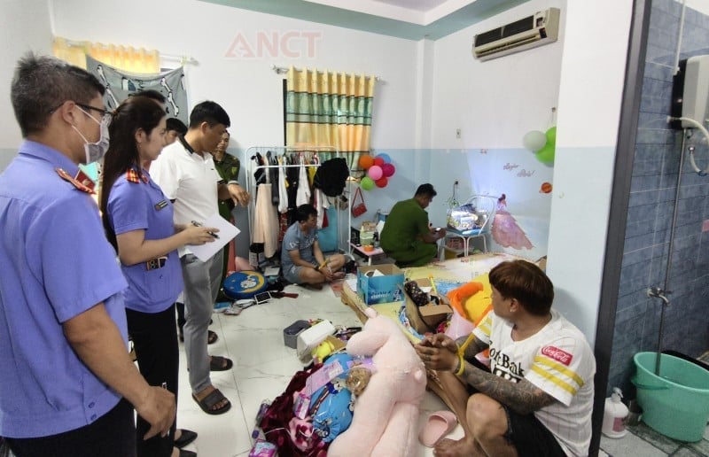 Bắt quả tang 9 con nghiện đang “phê” hàng đá -0