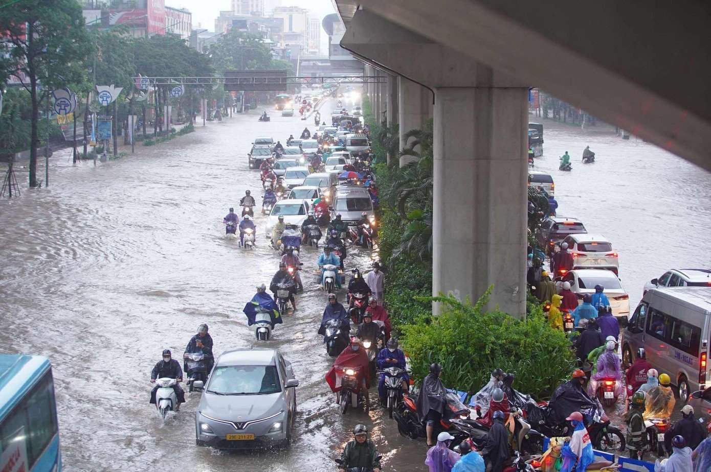 Cảnh báo nóng về thời tiết Hà Nội trong những giờ tới- Ảnh 2.