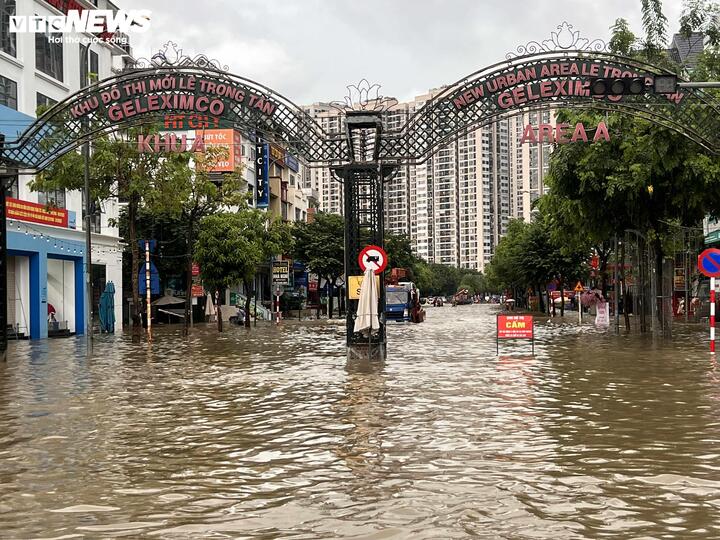 Giữa mùa mưa bão, môi giới đua nhau quảng cáo bán nhà 'không ngập lụt' - Ảnh 3.