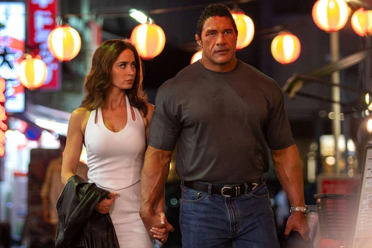 cu nga dau cua dwayne the rock johnson tai phong ve hinh anh 2