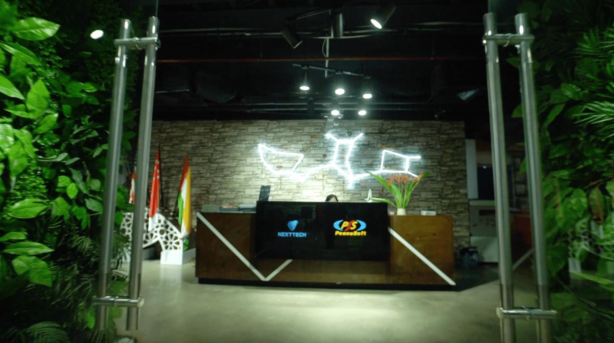Khung cảnh bên trong trụ sở NextTech của Shark Bình ở số 18 Tam Trinh- Ảnh 2.