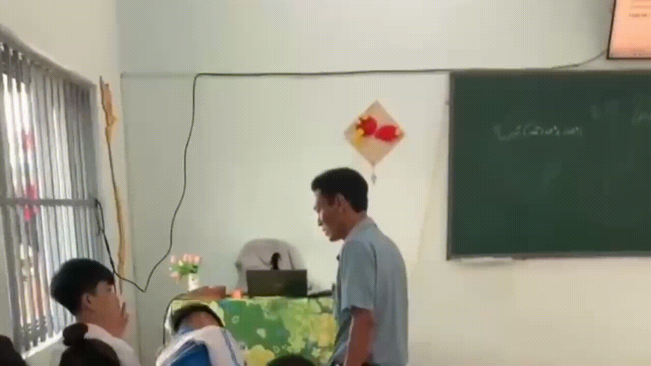 07-1759841586-ho-so-ca-biet-cua-thay-giao-bop-co-dong-nghiep.gif