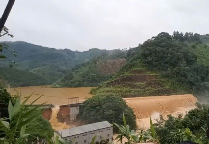 08-1759882320-nhung-tieng-keu-cuu-khan-cap-khi-thai-nguyen-bi-ngap-lut-nang.jpg