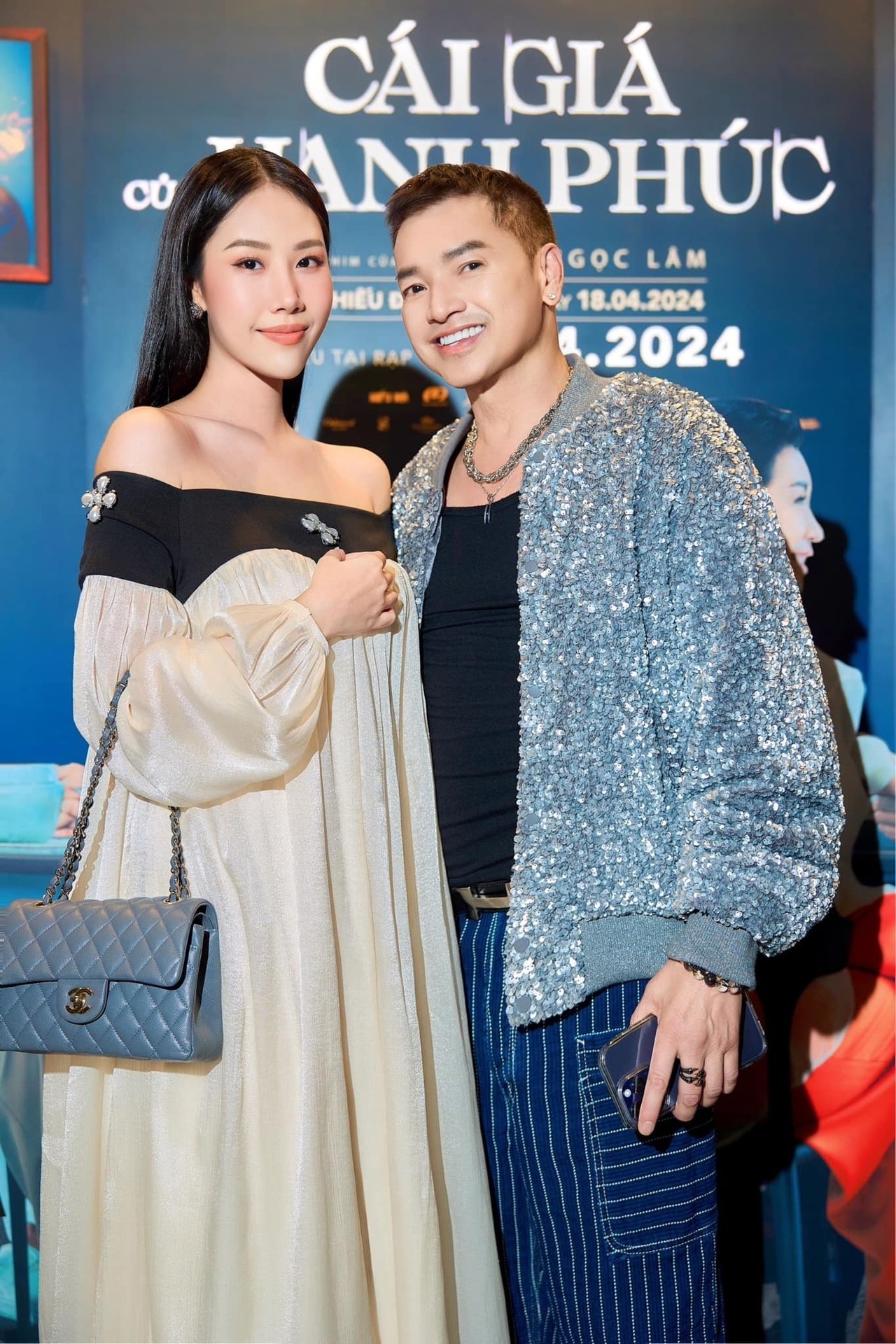 Vợ kém 37 tuổi của Quang Minh gây tranh cãi khi kéo áo để lộ rõ bra trước ống kính- Ảnh 4.