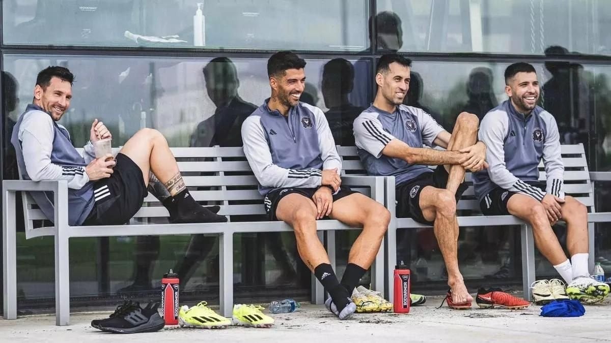Messi Suarez Busquets Alba The Touchline.jpg