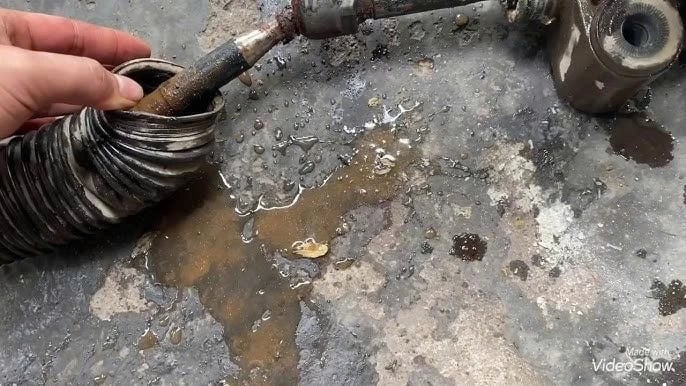 vi sao he thong lai de hong dau tien khi o to loi nuoc, ke ca xe dien hinh anh 2