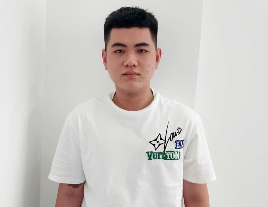 ghen tuong mu quang, nam thanh nien dam chet ban gai tren via he o tp.hcm hinh anh 1