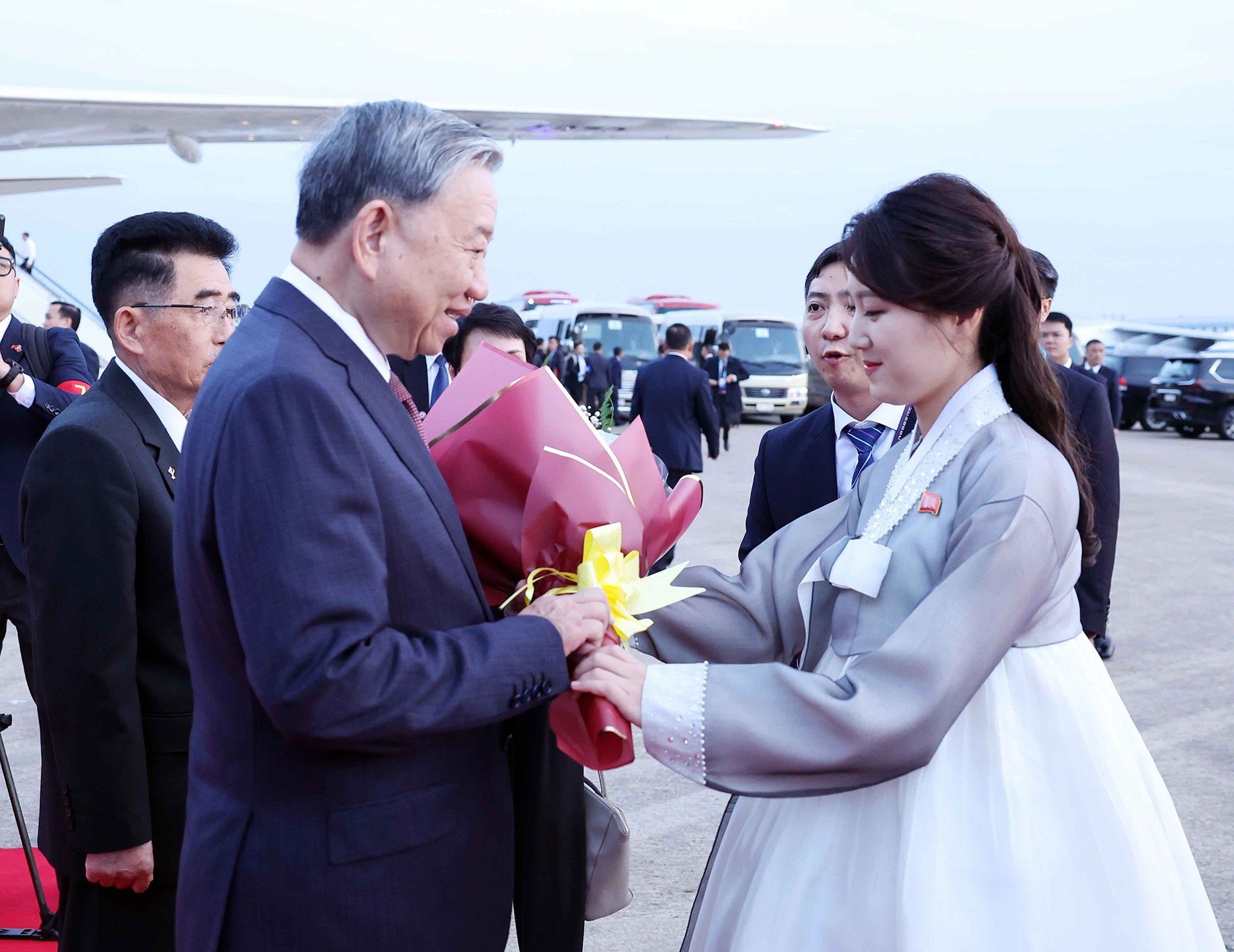 vna_potal_tong_bi_thu_to_lam_den_binh_nhuong_bat_dau_tham_cap_nha_nuoc_toi_trieu_tien__8326353.jpg