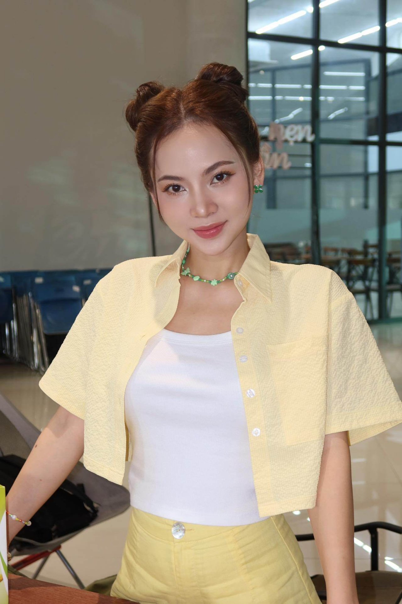 Nữ ca sĩ 1m54 như "sinh đôi" với Hoa hậu Mai Phương, mê mặc khoét sâu khoe vòng một phồn thực hậu "dao kéo" - 8