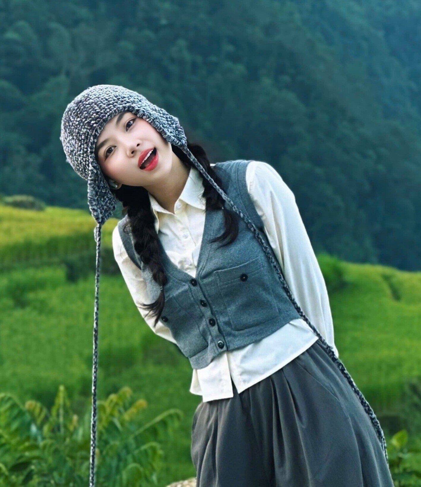 Nữ ca sĩ 1m54 như "sinh đôi" với Hoa hậu Mai Phương, mê mặc khoét sâu khoe vòng một phồn thực hậu "dao kéo" - 9