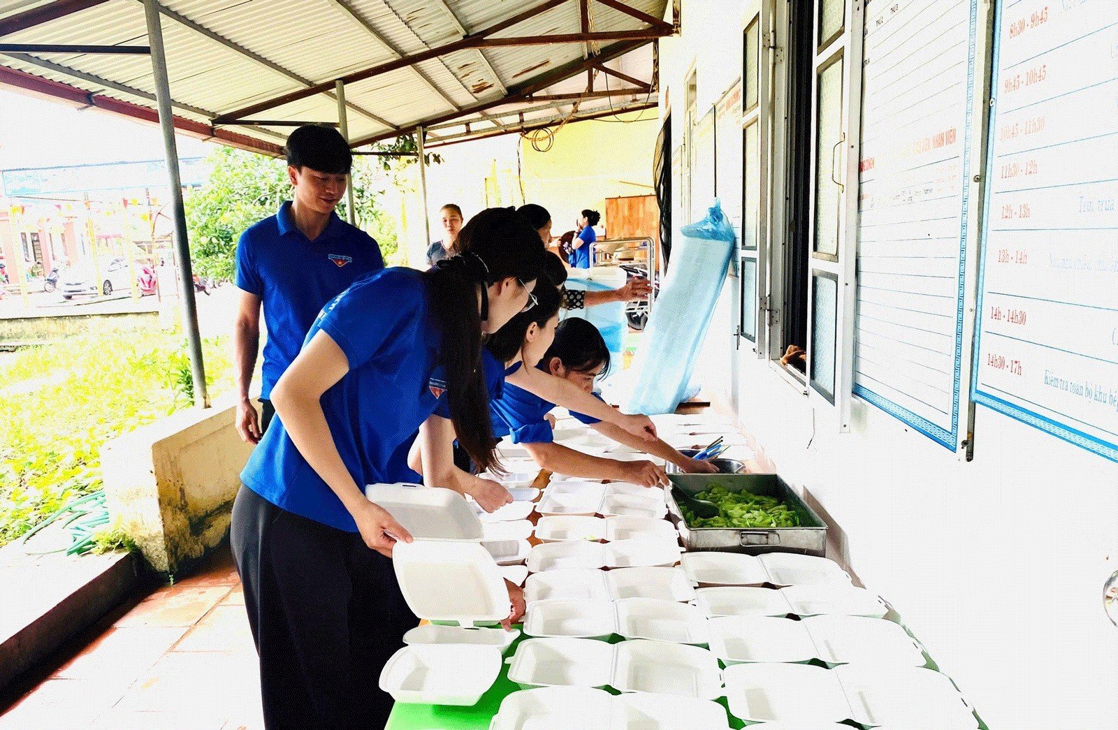 Lũ sông Cầu Bắc Ninh khiến nhiều thôn chìm trong biển nước , cuộc sống đảo lộn - Ảnh 10.