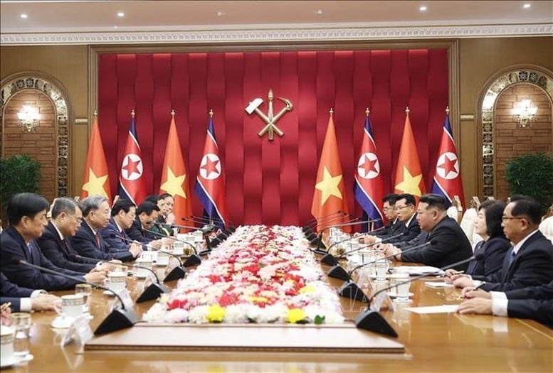 09-1760005639-tong-bi-thu-to-lam-hoi-dam-voi-tong-bi-thu-chu-tich-quoc-vu-trieu-tien-kim-jong-un.jpg