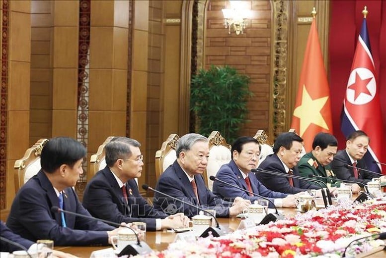 09-1760005639-tong-bi-thu-to-lam-hoi-dam-voi-tong-bi-thu-chu-tich-quoc-vu-trieu-tien-kim-jong-un.jpg