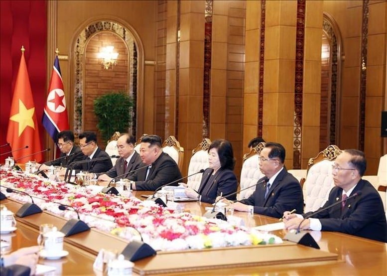 09-1760005639-tong-bi-thu-to-lam-hoi-dam-voi-tong-bi-thu-chu-tich-quoc-vu-trieu-tien-kim-jong-un.jpg