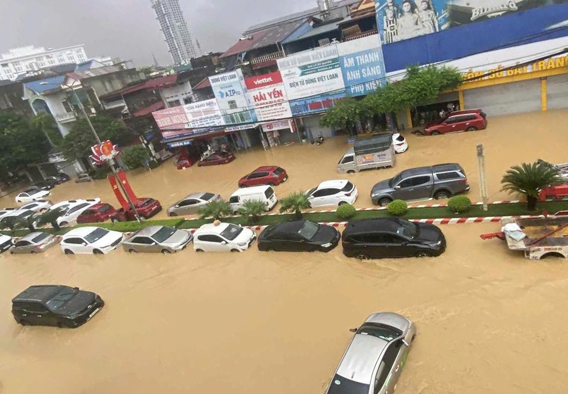 Ô tô ngập nước và bồi thường bảo hiểm: Hỗ trợ từ các hãng bảo hiểm miền Bắc - Ảnh 4.