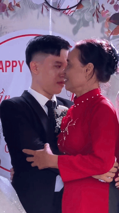 Đám cưới lạ nhất ở Hà Nội: Chú rể