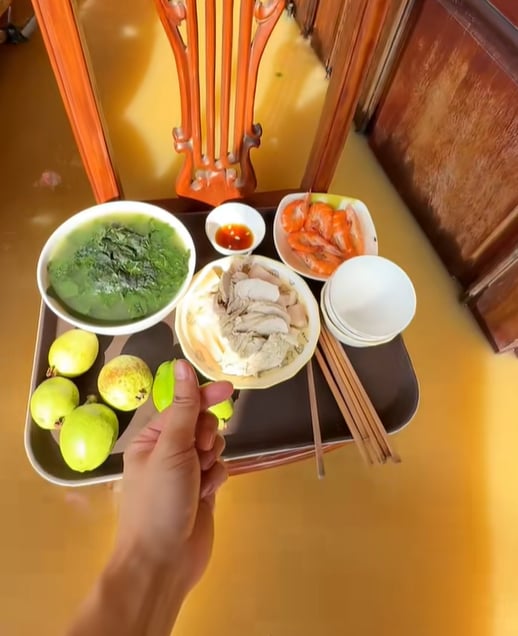 Chồng Bắc Ninh lội nước lũ lịch sử nấu