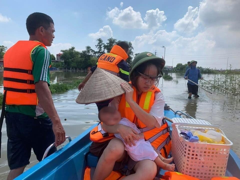 Hà Nội lên phương án sơ tán hơn 38.000 người dân vùng bị lũ lụt đe dọa- Ảnh 2.