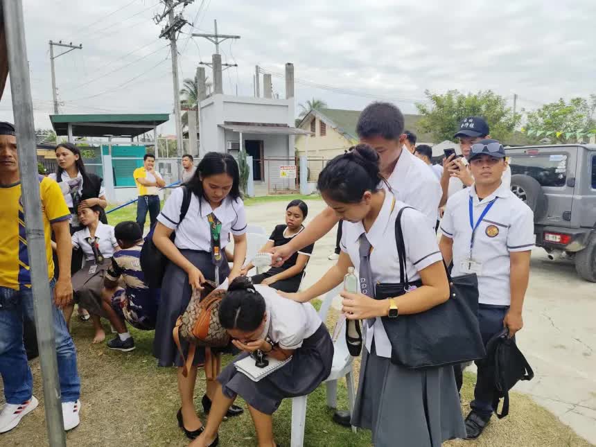 Video: Động đất mạnh 7,4 độ ở Philippines rung chuyển mọi thứ, người dân hoảng loạn bỏ chạy- Ảnh 3.