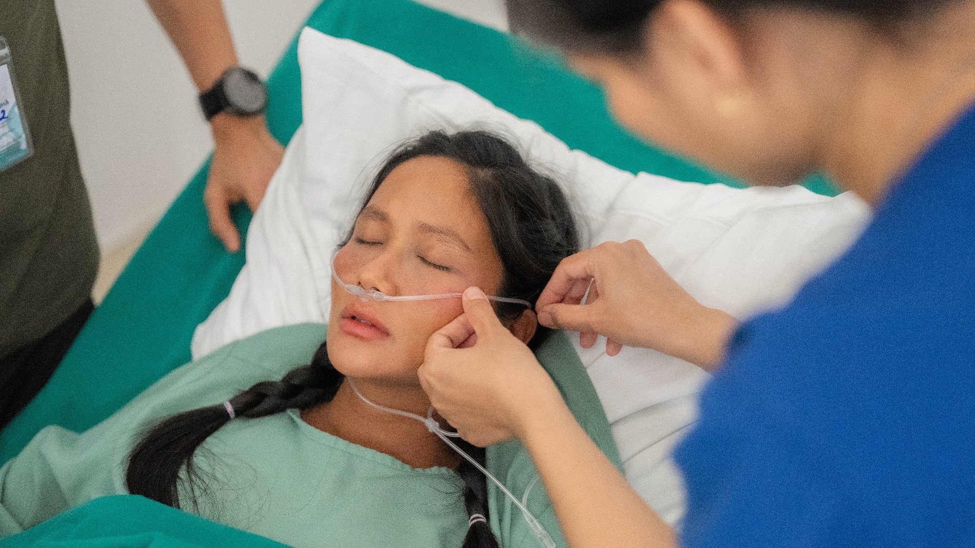 Hoa hậu H'Hen Niê lên tiếng sau khi bị mỉa mai tư thế đẻ: Không ai dạy tôi làm mẹ!- Ảnh 2.