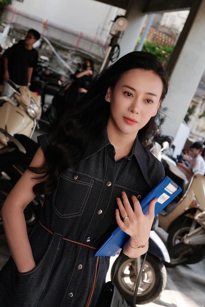 Sau tất cả, Phương Oanh đáng được ghi nhận vì dám trở lại, dám đối mặt với những phản ứng trái chiều. (Ảnh: FBNV)
