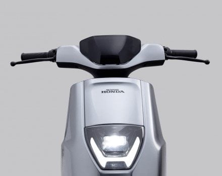 Honda chính thức ra mắt ‘xe máy điện quốc dân’ mới: Thiết kế nhỏ gọn, đi 100 km sau một lần sạc đầy mà giá chỉ hơn 10 triệu đồng- Ảnh 1.