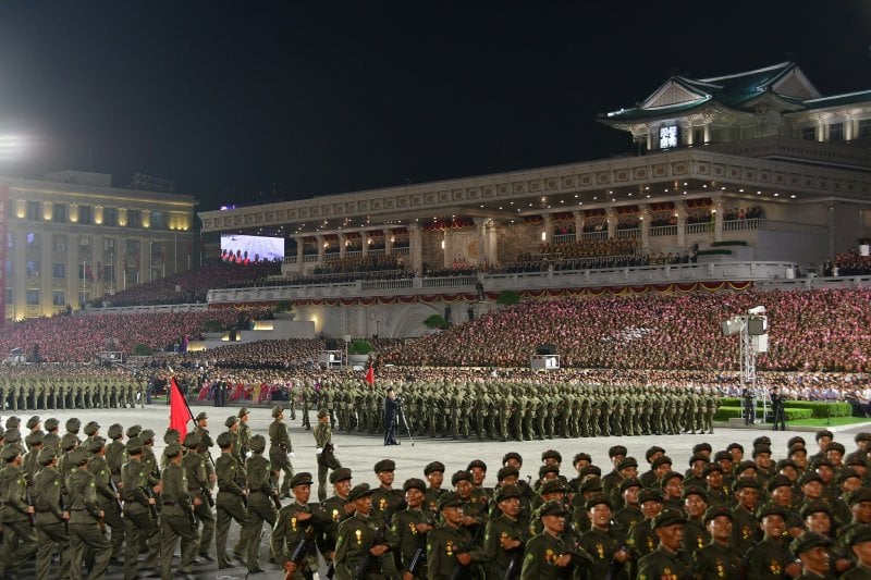 Chùm ảnh: Triều Tiên duyệt binh trong đêm kỷ niệm 80 năm ngày thành lập Đảng Lao động- Ảnh 8.
