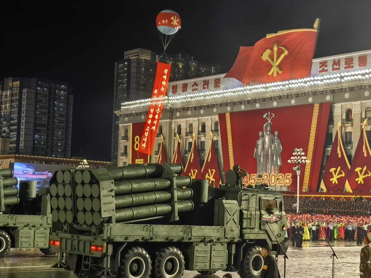 Chùm ảnh: Triều Tiên duyệt binh trong đêm kỷ niệm 80 năm ngày thành lập Đảng Lao động- Ảnh 9.