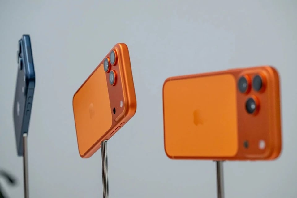 11-1760166204-apple-thuong-2-trieu-usd-cho-nguoi-pha-iphone.jpg