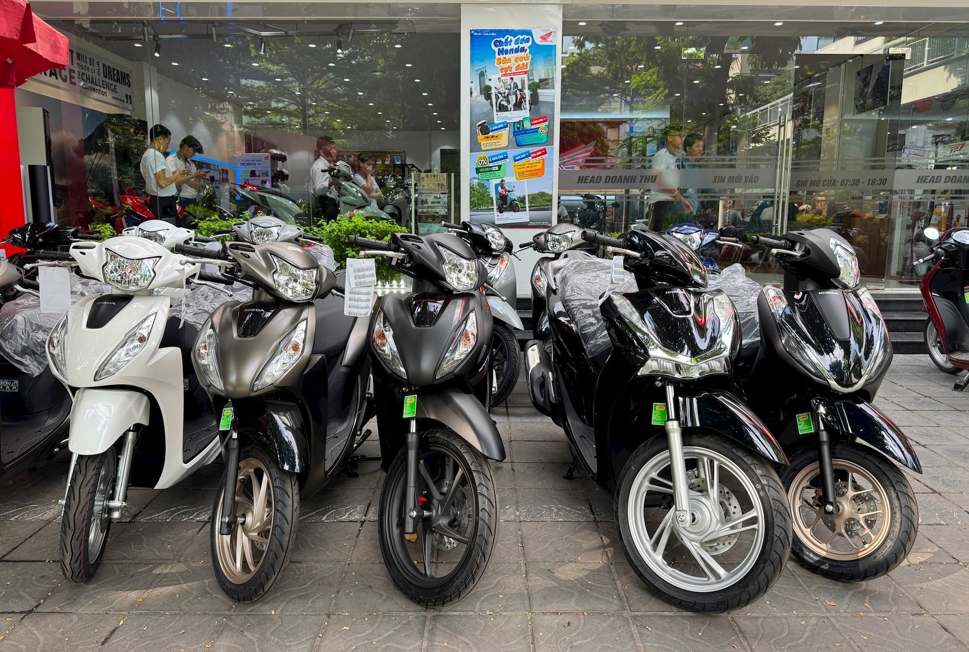 Thị trường xe máy “nín thở” chờ quyết định khí thải- Ảnh 1.