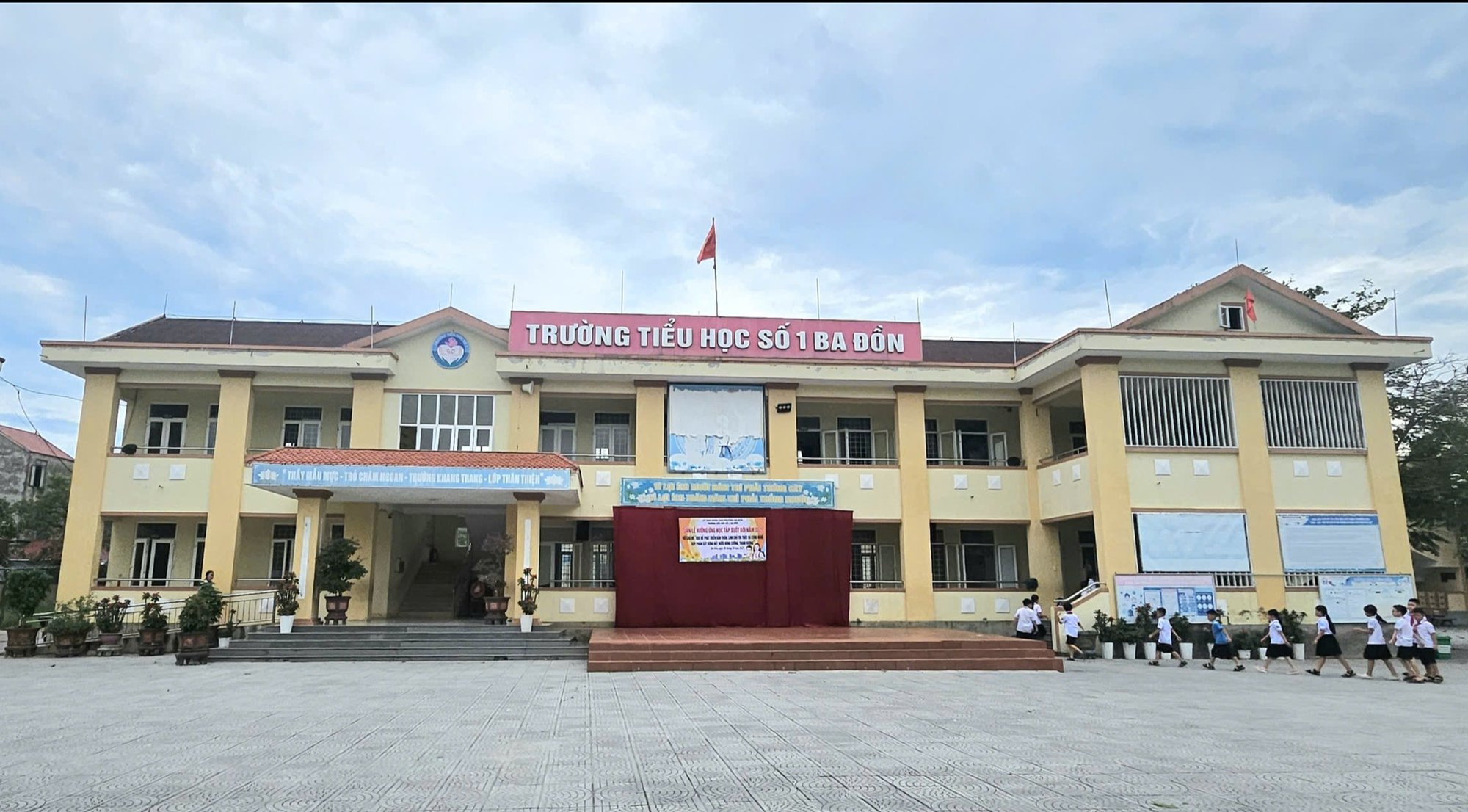 Suất ăn bán trú 25.000 đồng...như 10.000 đồng: Nghiêm túc kiểm điểm - Ảnh 1.