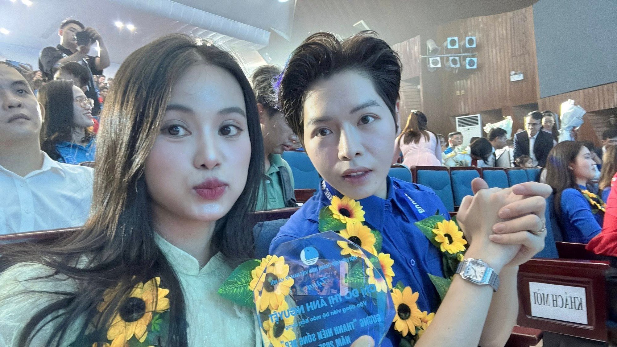 Nhan sắc đời thường xinh như công chúa của cung thủ Đỗ Thị Ánh Nguyệt vừa được tuyên dương “Thanh niên sống đẹp” năm 2025- Ảnh 2.
