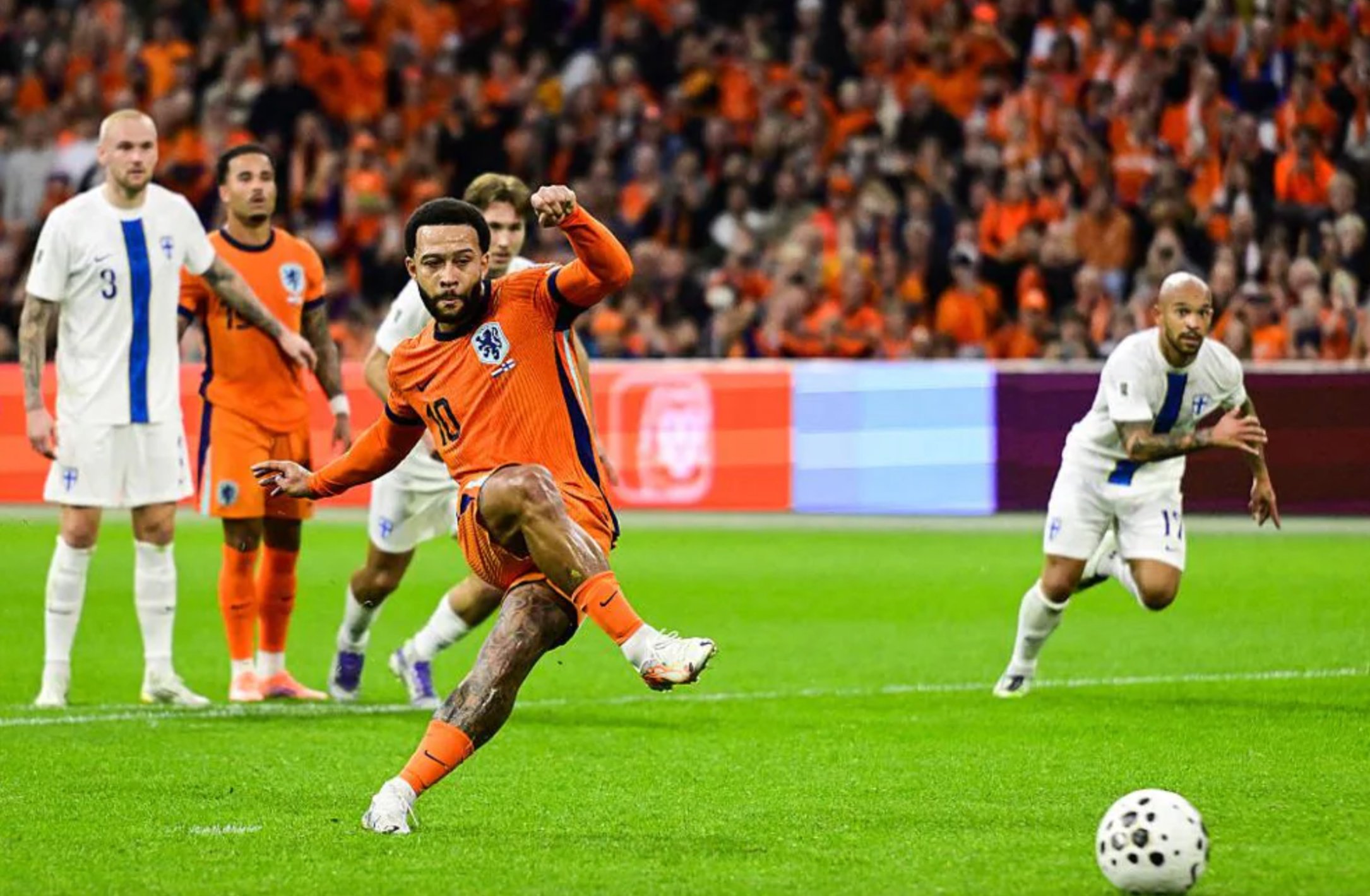 Cựu sao Man United tỏa sáng, Hà Lan tăng tốc cuốn phăng Phần Lan - Ảnh 4.