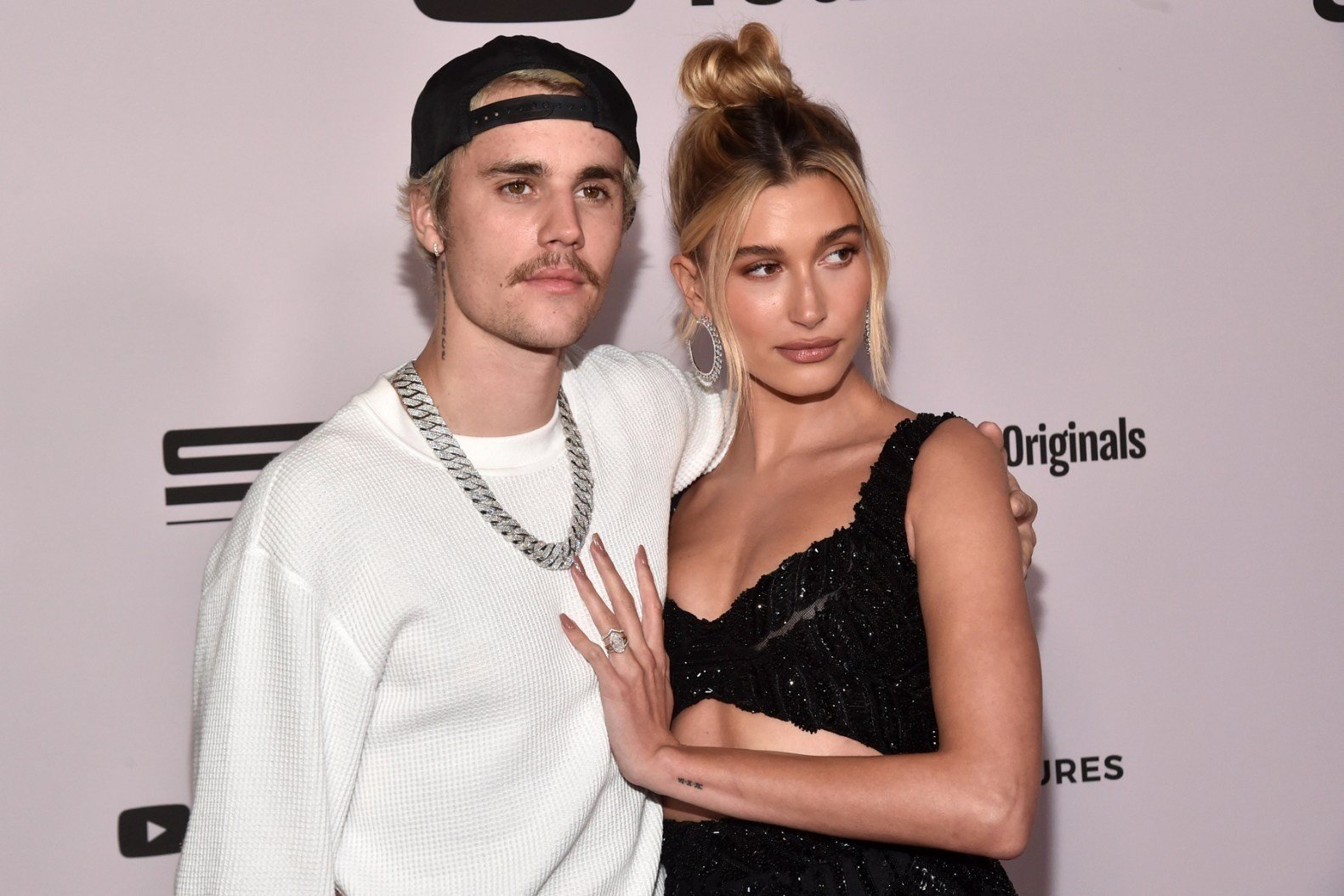 Vợ Justin Bieber đang hôn ai thế này?- Ảnh 11.