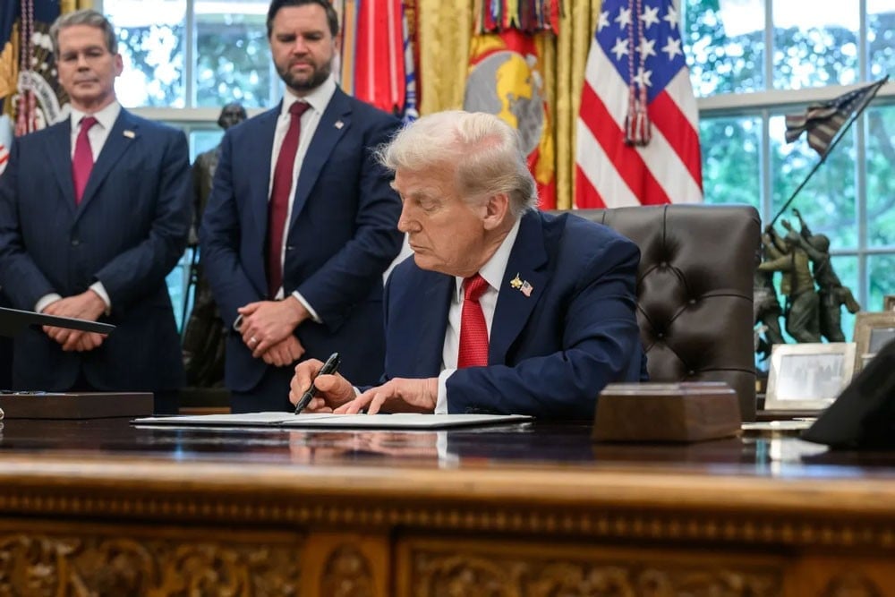 TrumpWH.jpg