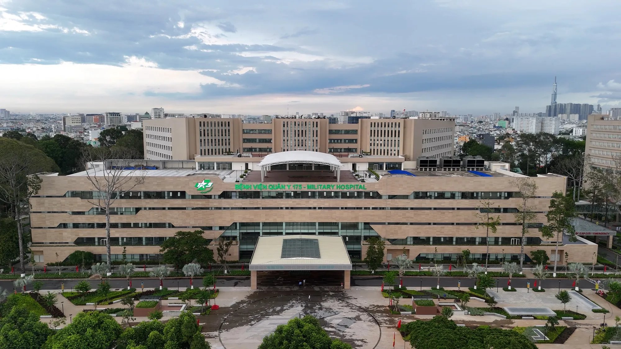 Bệnh viện duy nhất tại Việt Nam có 2 bãi đáp trực thăng, mới khánh thành toà nhà 1000 giường- Ảnh 3.
