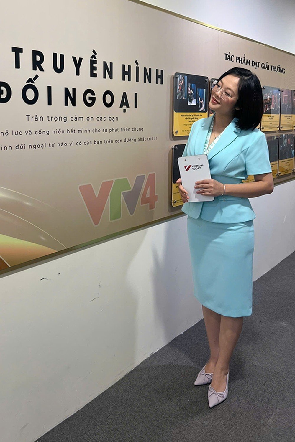 14-1760411501-nu-btv-noi-tieng-anh-nhu-gio-duoc-tuyen-thang-vao-vtv-la-ai.jpg