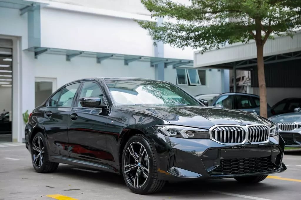 bmw 320i lci m sport 2023 b2d0.webp