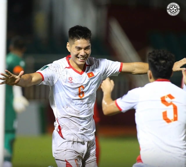 14-1760449858-truc-tiep-viet-nam-vs-nepal-tuyen-viet-nam-san-bang-cach-biet-tao-suc-ep-lon-len-malaysia.webp
