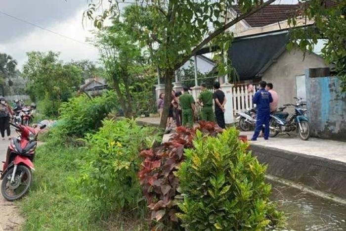 Gây án xong, hai đối tượng trở về nhà, giả vờ gào khóc thảm thiết, rồi dựng lên màn kịch cháu L. mất tích bí ẩn, nhờ mọi người hỗ trợ tìm kiếm. Tại khu vực mương nước gần nhà Lưu, người dân thất kinh khi phát hiện thi thể cháu L. nổi lập lờ trên mặt nước. (Ảnh minh họa, nguồn internet)